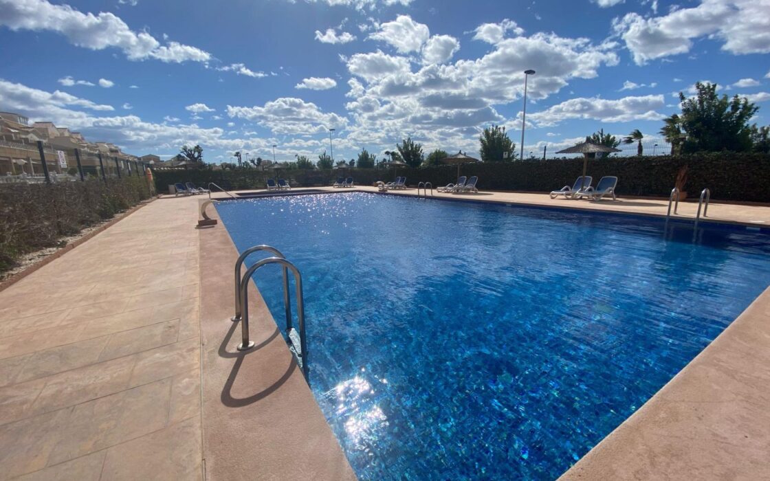 Двухэтажный дом в Торревьехе с солярием 87 кв.м