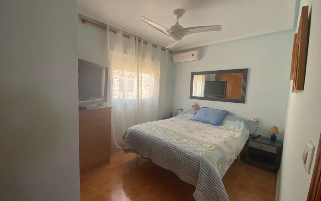 Двухэтажный дом в Торревьехе с солярием 87 кв.м