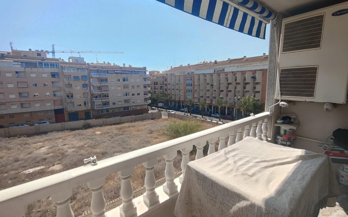 Просторная квартира в центре Коста Бланки у моря 94 кв.м