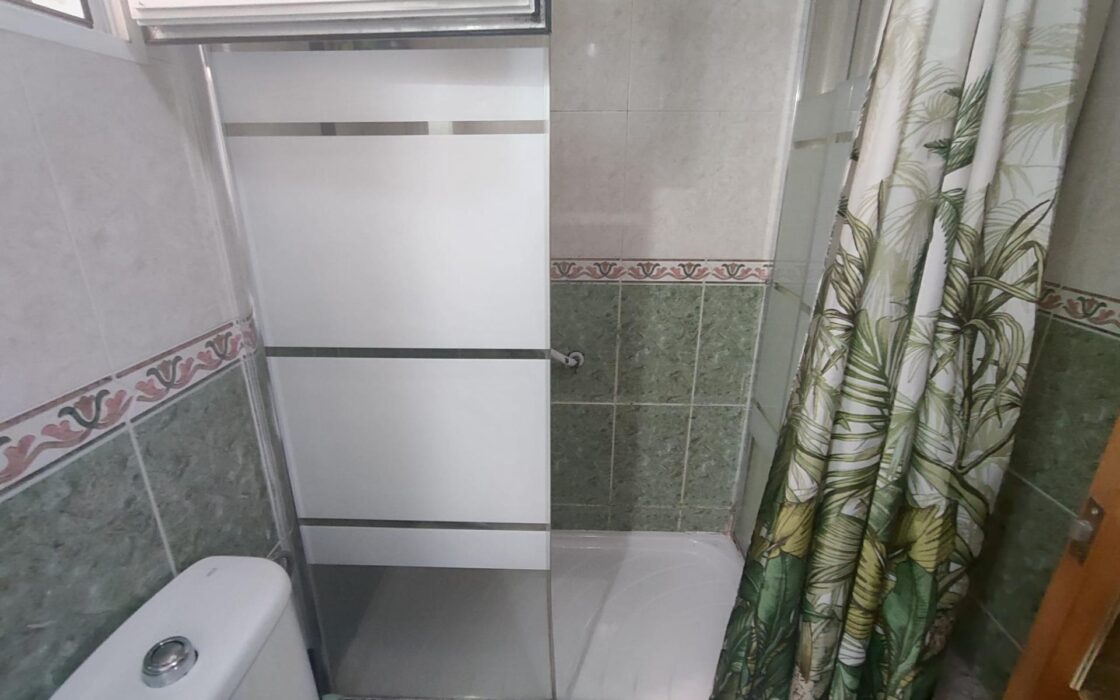 Просторная квартира в центре Коста Бланки у моря 94 кв.м