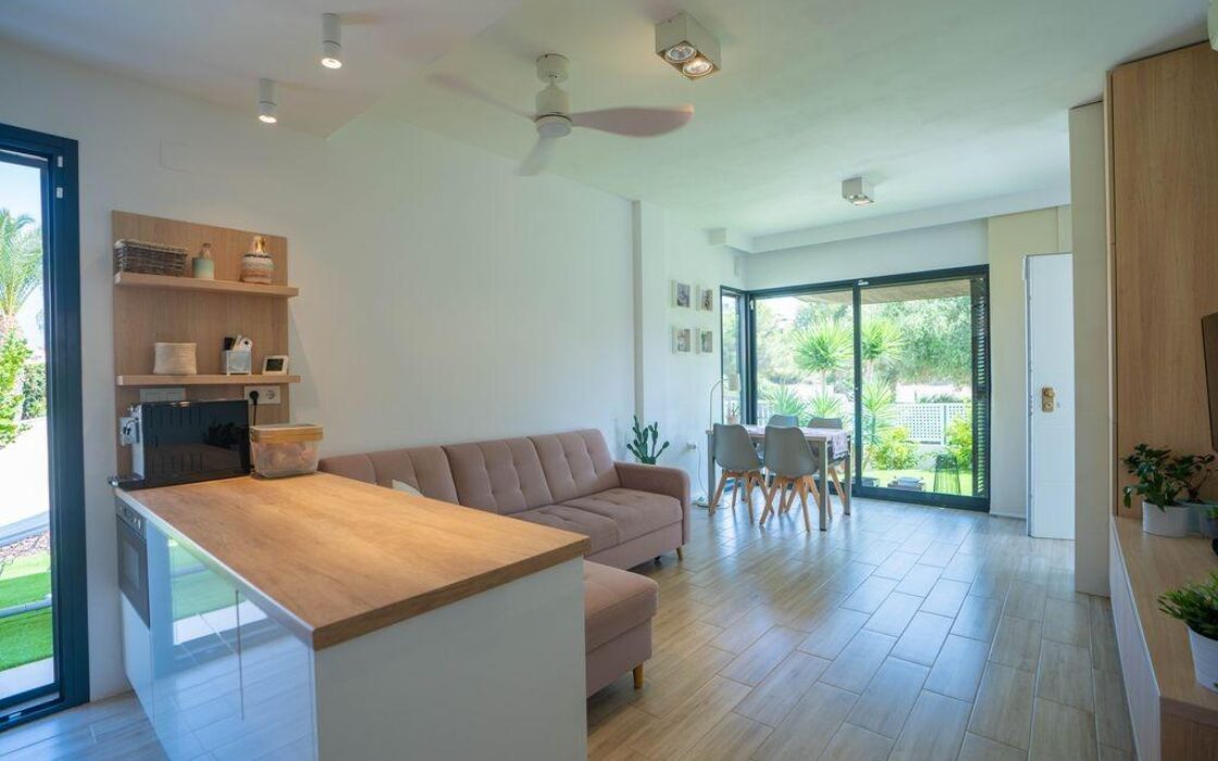 Вілла на березі моря в Оріуела Коста 76 кв.м, 4 кімнати