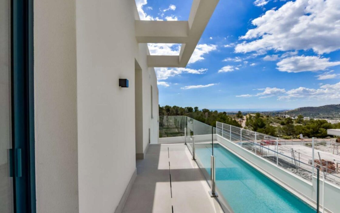 Вилла в Финестрате 636 кв.м с видом на море и террасой