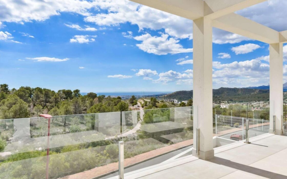 Вилла в Финестрате 636 кв.м с видом на море и террасой