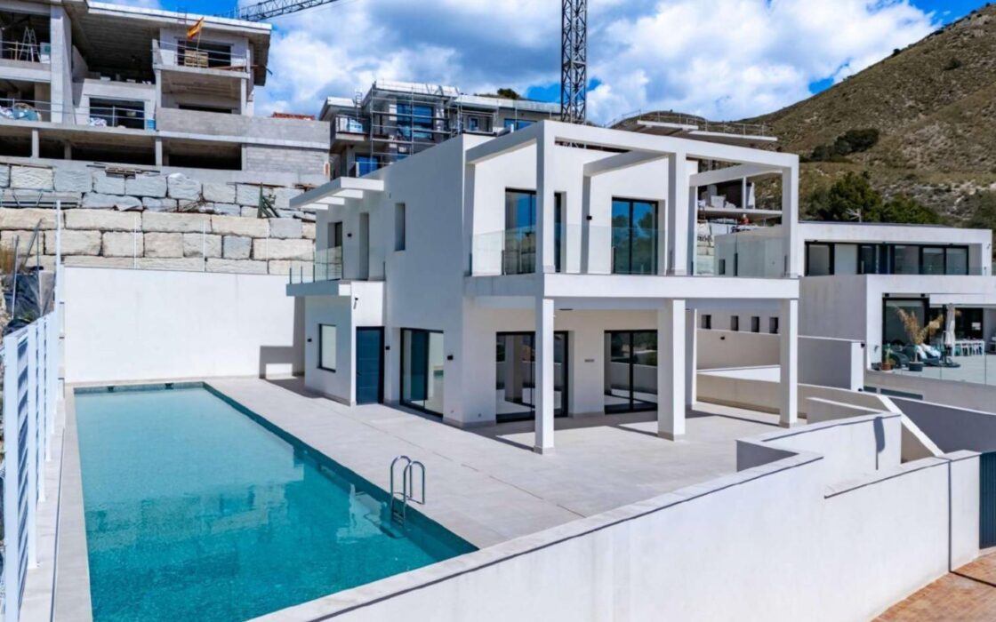 Вилла в Финестрате 636 кв.м с видом на море и террасой