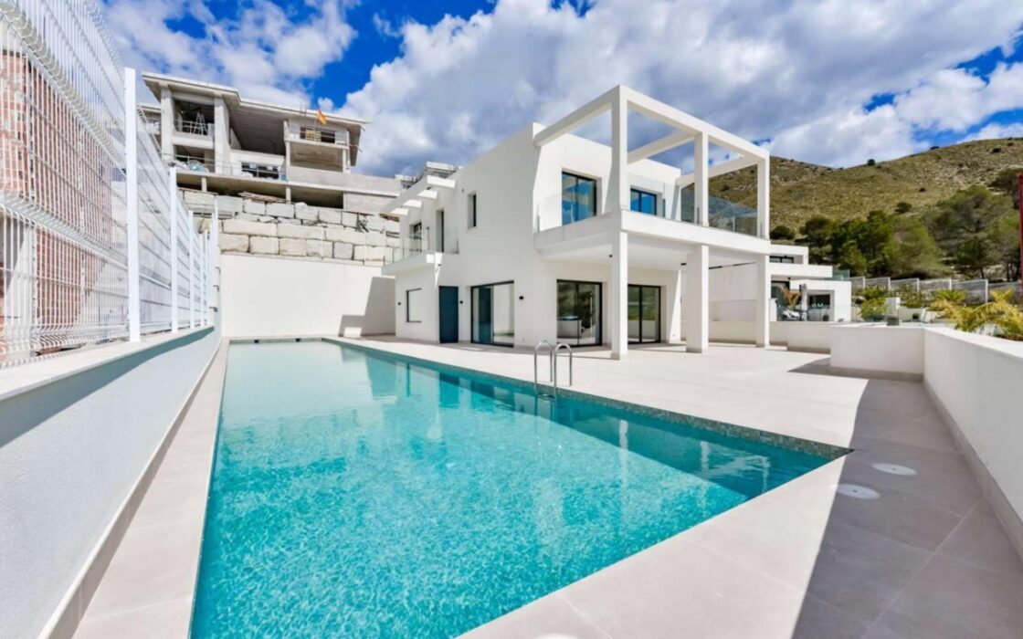 Вилла в Финестрате 636 кв.м с видом на море и террасой