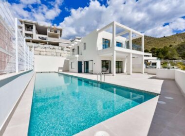 Вилла в Финестрате 636 кв.м с видом на море и террасой