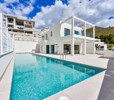 Вілла в Фінестраті 636 кв.м з видом на море та терасою