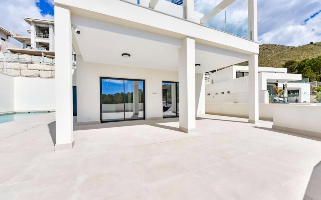 Вилла в Финестрате 636 кв.м с видом на море и террасой