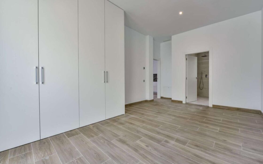 Вилла в Финестрате 636 кв.м с видом на море и террасой