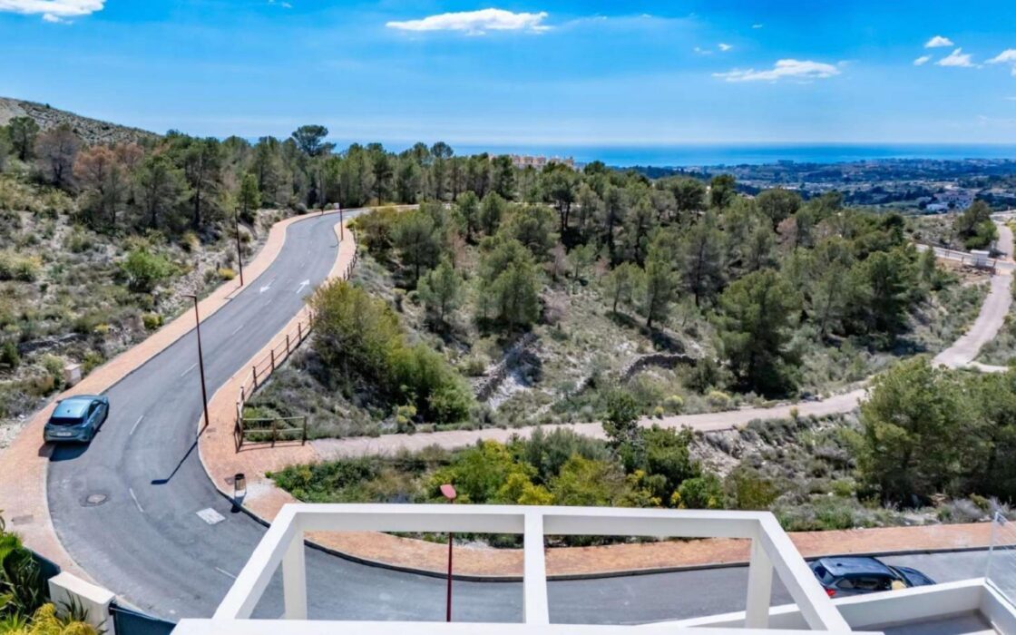 Вилла в Финестрате 636 кв.м с видом на море и террасой