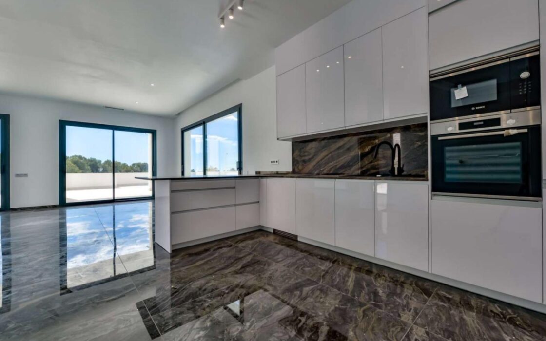 Вилла в Финестрате 636 кв.м с видом на море и террасой