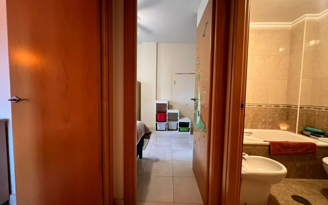 Просторный дуплекс в Вилламартине с видом на море