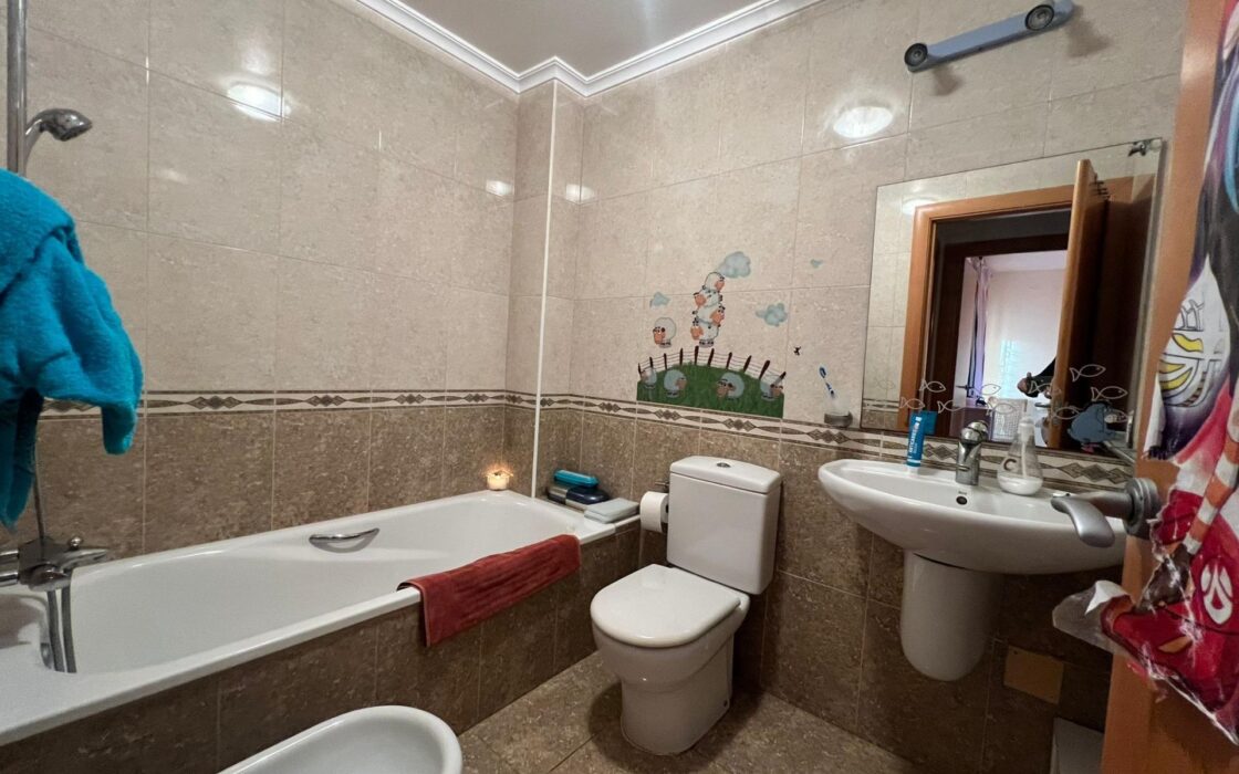 Просторный дуплекс в Вилламартине с видом на море