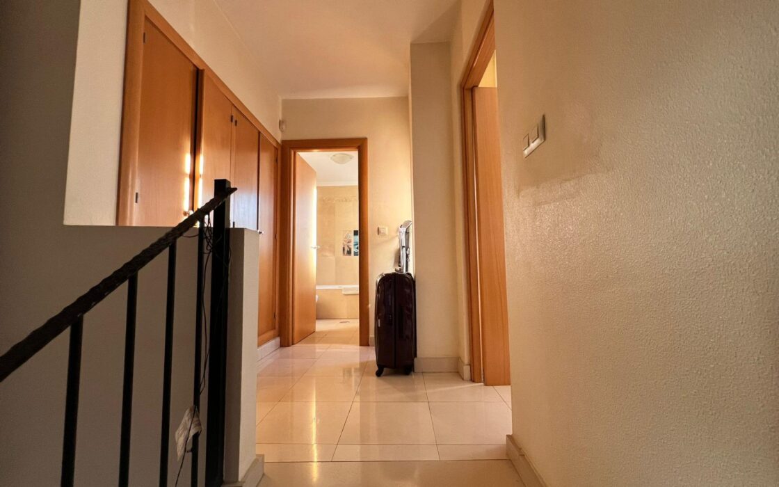 Просторный дуплекс в Вилламартине с видом на море