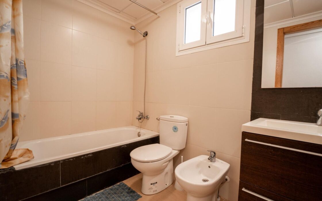 Апартаменти в Торрев’єсі 70 кв.м у моря, 2 спальні