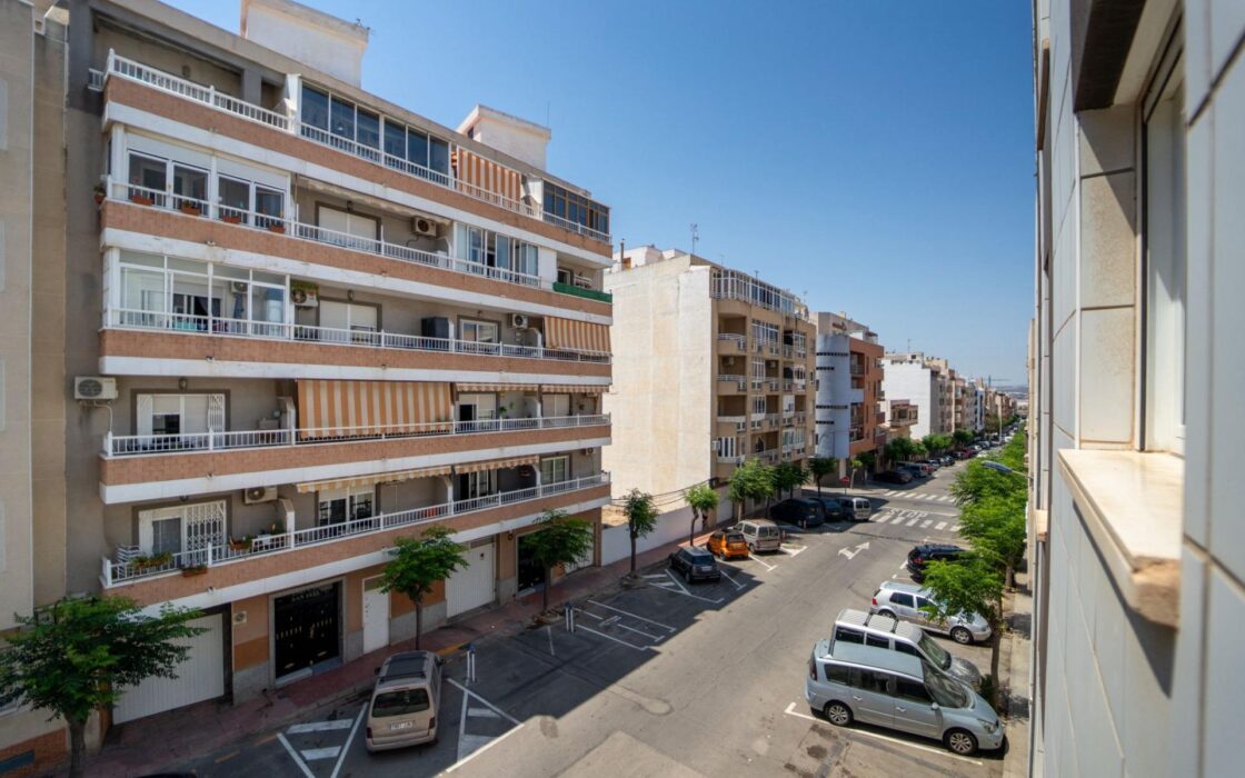 Апартаменти в Торрев’єсі 70 кв.м у моря, 2 спальні