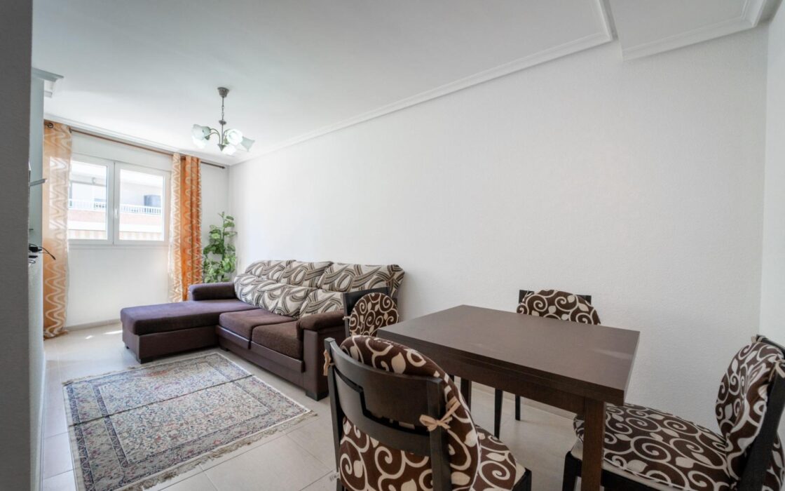 Апартаменти в Торрев’єсі 70 кв.м у моря, 2 спальні