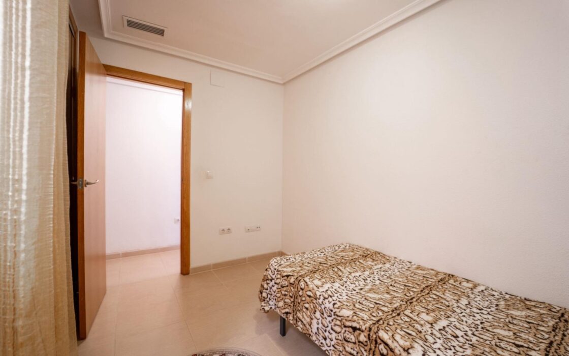 Апартаменти в Торрев’єсі 70 кв.м у моря, 2 спальні