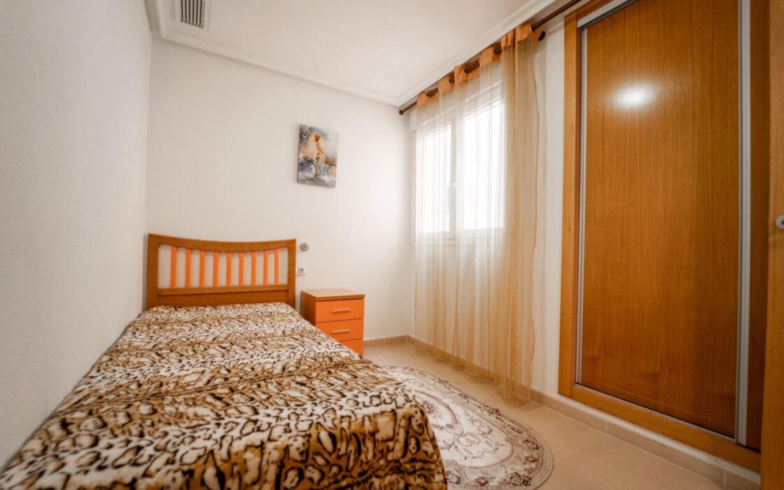 Апартаменти в Торрев’єсі 70 кв.м у моря, 2 спальні