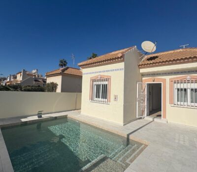 Вилла в Торревьехе 65 кв.м, 300 м до моря, уютний район