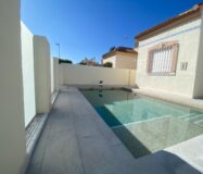 Вилла в Торревьехе 65 кв.м, 300 м до моря, уютный район