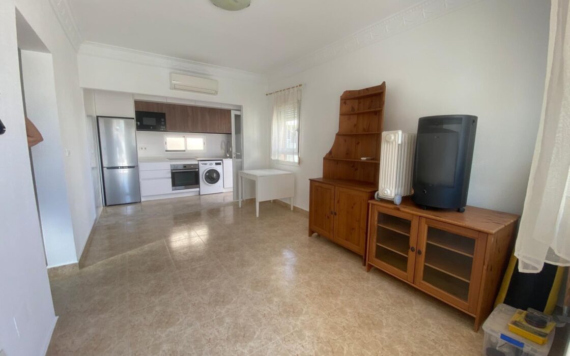 Вилла в Торревьехе 65 кв.м, 300 м до моря, уютный район