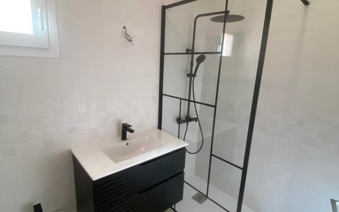 Вилла в Торревьехе 65 кв.м, 300 м до моря, уютный район