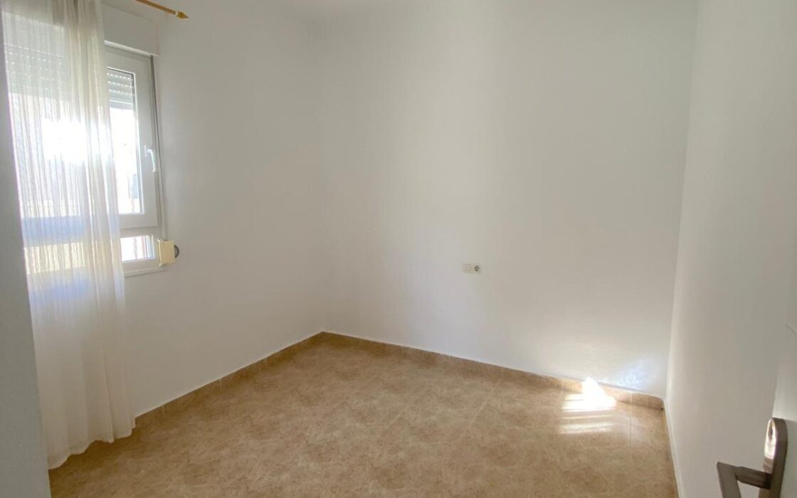 Вилла в Торревьехе 65 кв.м, 300 м до моря, уютный район