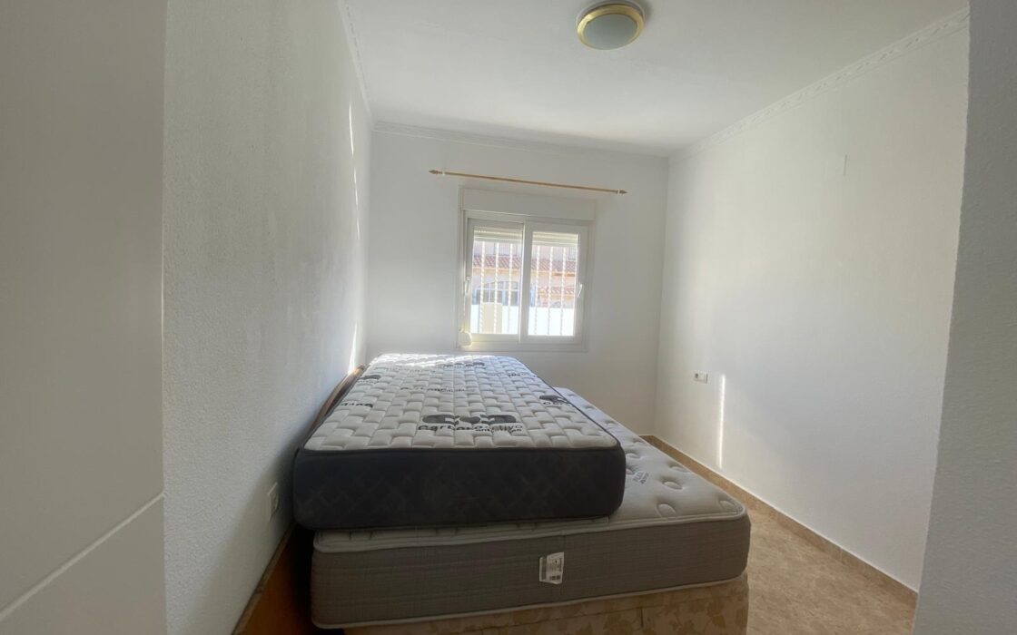 Вилла в Торревьехе 65 кв.м, 300 м до моря, уютный район