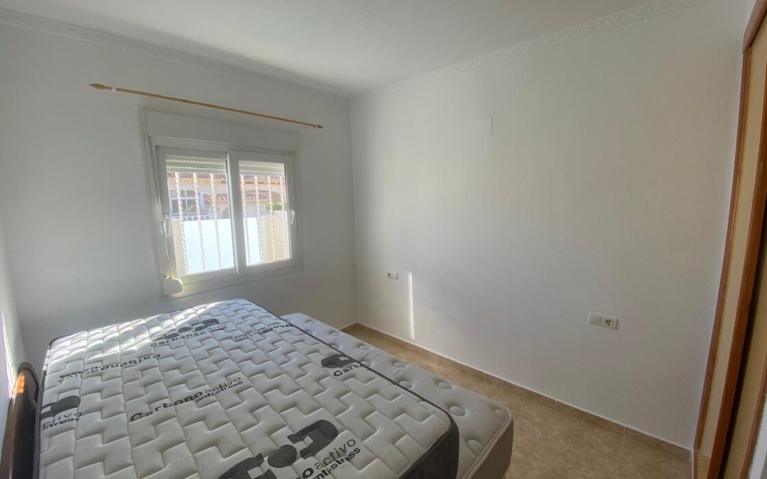 Вилла в Торревьехе 65 кв.м, 300 м до моря, уютный район