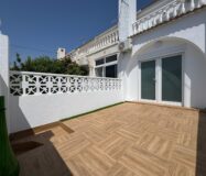 Таунхаус с террасами и бассейном в Коста Бланка 75 кв.м