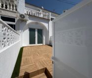 Таунхаус с террасами и бассейном в Коста Бланка 75 кв.м