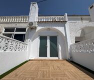 Таунхаус с террасами и бассейном в Коста Бланка 75 кв.м