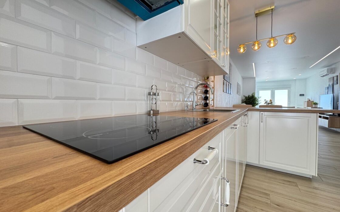 Таунхаус с террасами и бассейном в Коста Бланка 75 кв.м