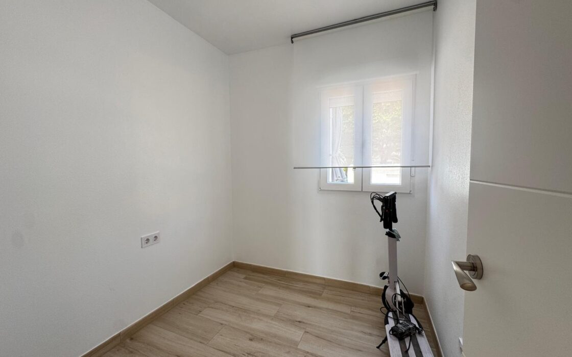 Таунхаус с террасами и бассейном в Коста Бланка 75 кв.м