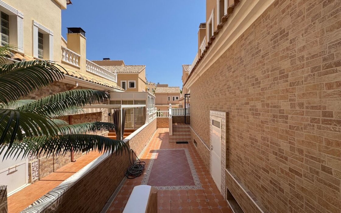 Таунхаус в Гуардамар, 3 спальни, 400 м до моря