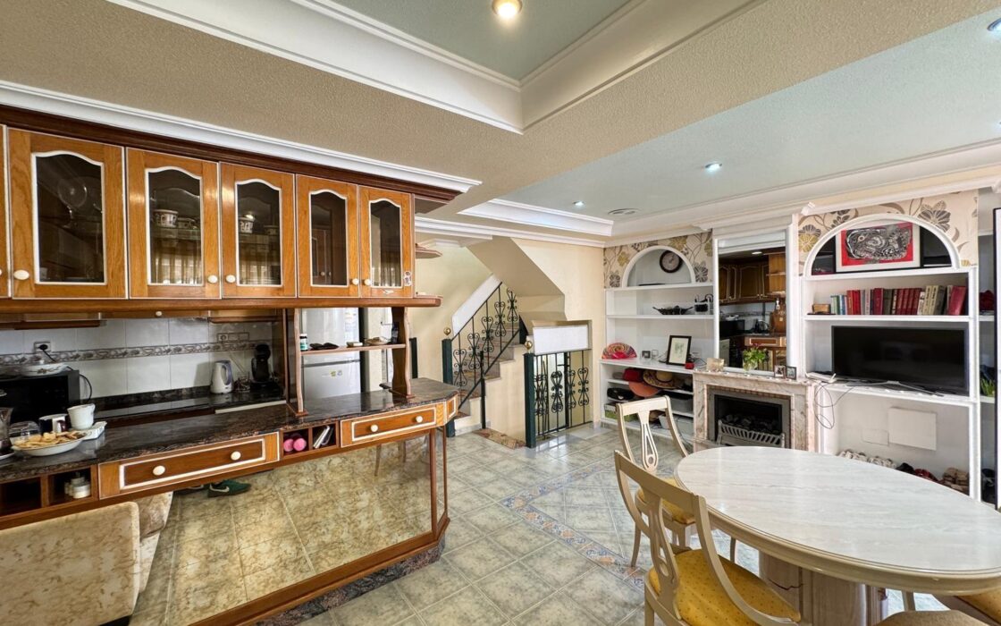 Таунхаус в Гуардамар, 3 спальни, 400 м до моря