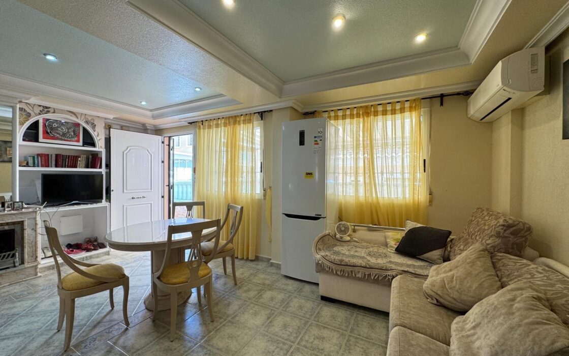 Таунхаус в Гуардамар, 3 спальни, 400 м до моря