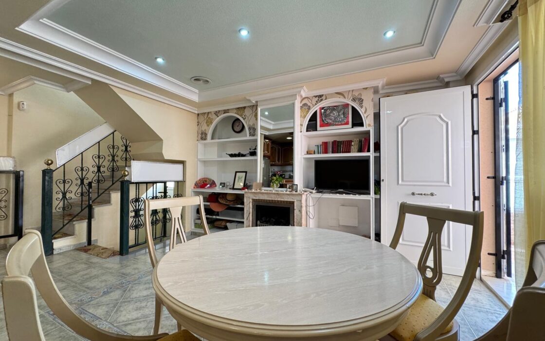 Таунхаус в Гуардамар, 3 спальни, 400 м до моря