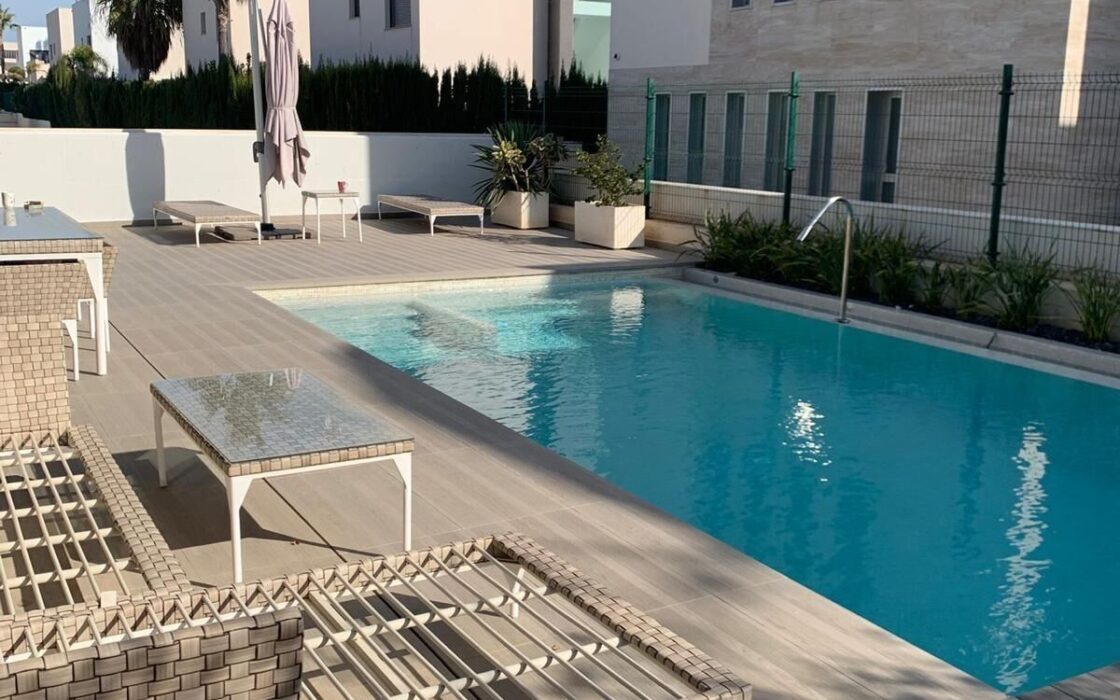 Вилла в Ориуэла Коста 200 кв.м с террасой у моря