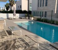 Вилла в Ориуэла Коста 200 кв.м с террасой у моря