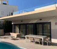 Вилла в Ориуэла Коста 200 кв.м с террасой у моря