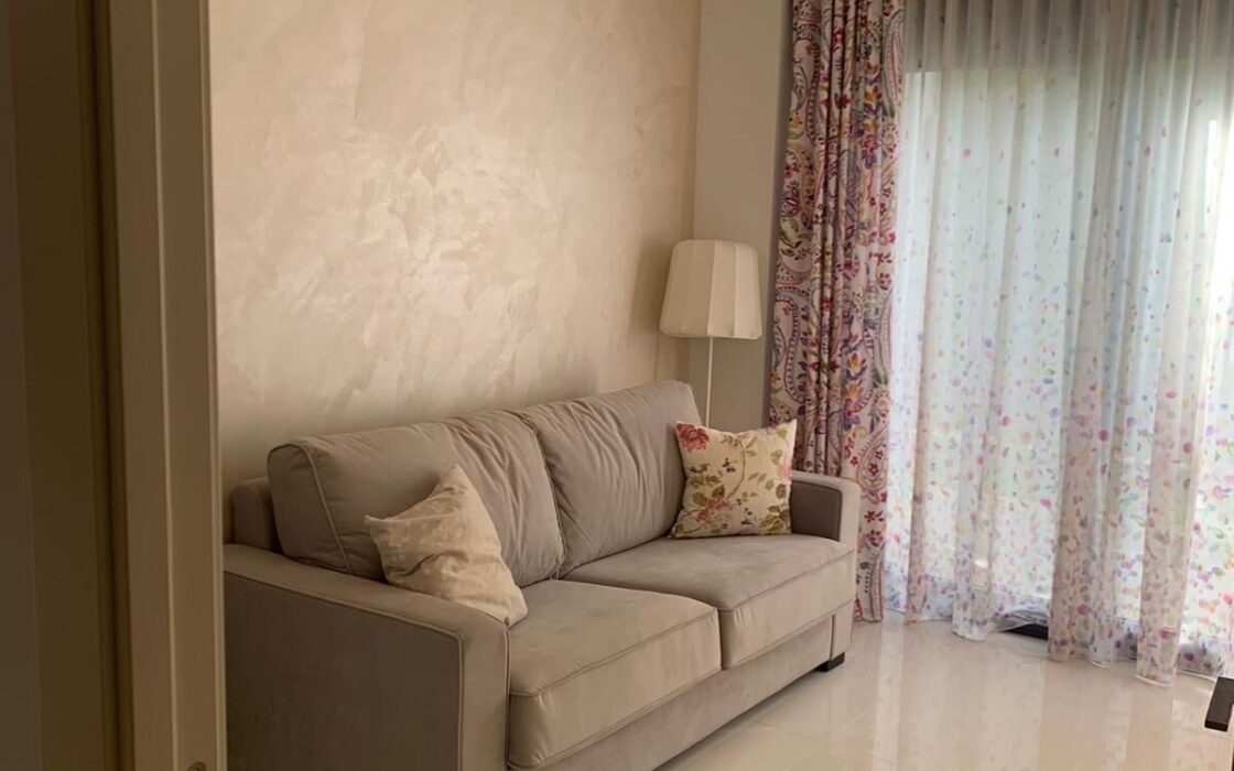 Вилла в Ориуэла Коста 200 кв.м с террасой у моря