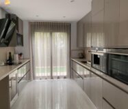 Вилла в Ориуэла Коста 200 кв.м с террасой у моря