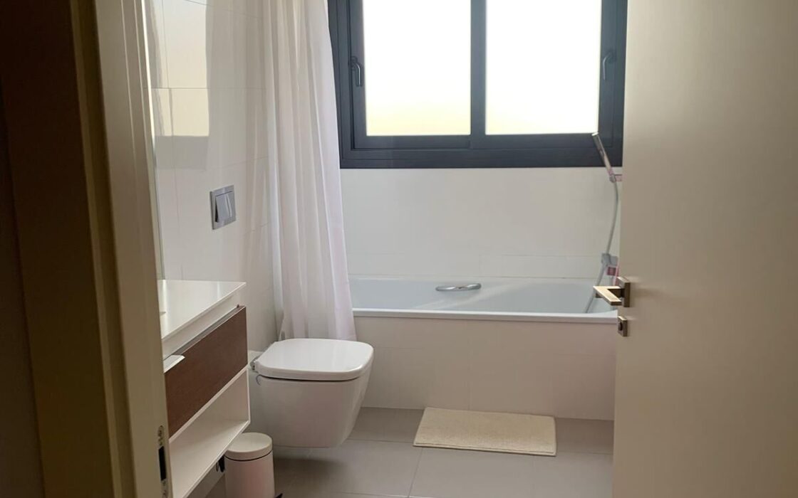 Вилла в Ориуэла Коста 200 кв.м с террасой у моря