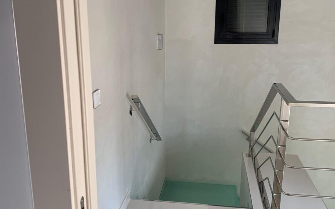 Вилла в Ориуэла Коста 200 кв.м с террасой у моря