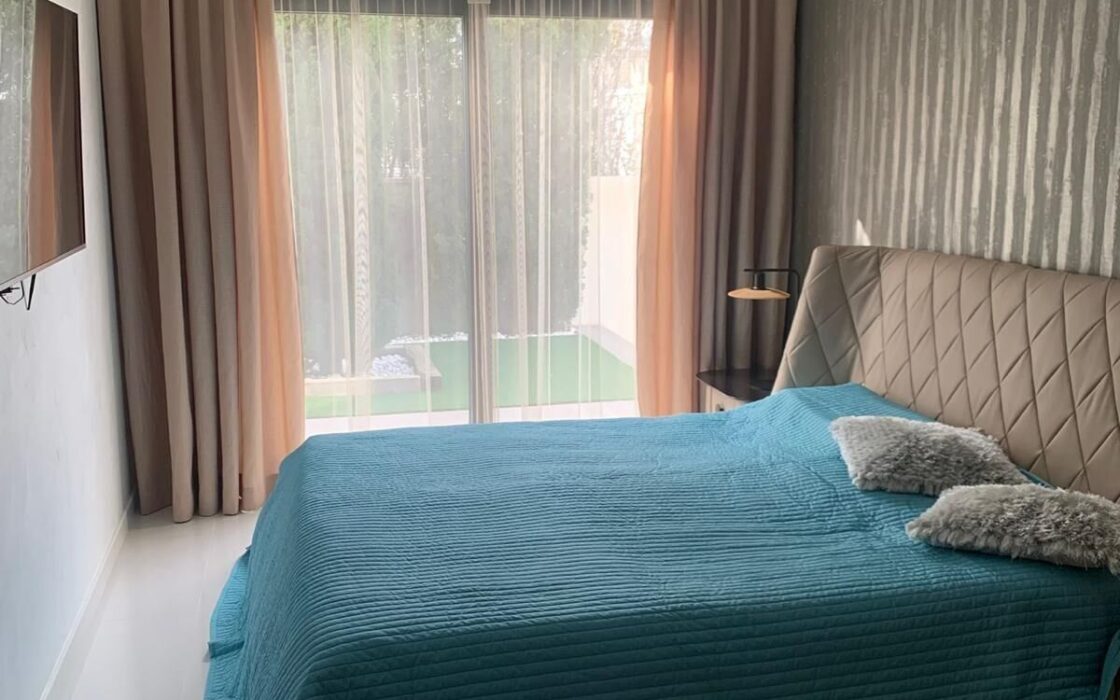 Вилла в Ориуэла Коста 200 кв.м с террасой у моря