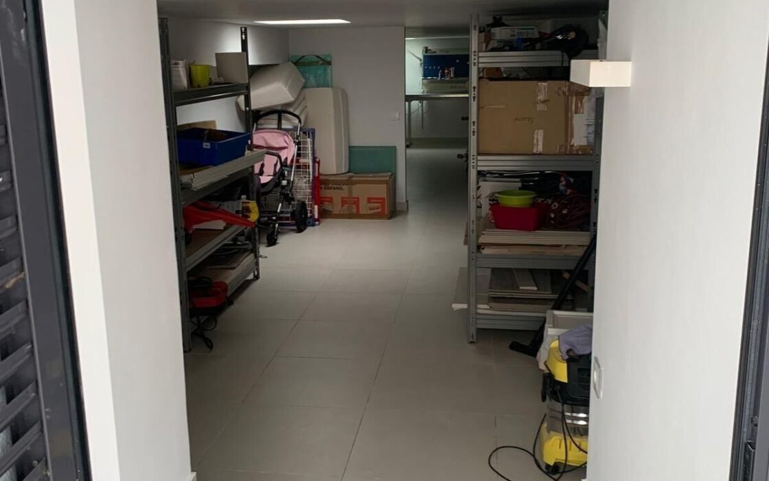 Вилла в Ориуэла Коста 200 кв.м с террасой у моря