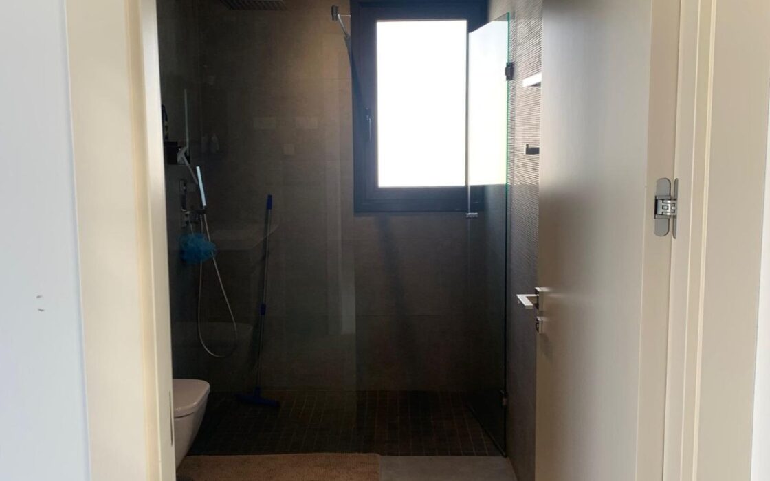 Вилла в Ориуэла Коста 200 кв.м с террасой у моря