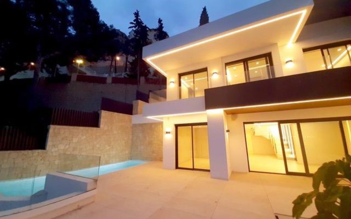 Двухуровневая квартира с джакузи у пляжа Пониенте, Бенидорм